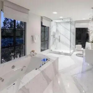 Porcelain slab countertop – large-format surface ideal for modern kitchens and bathrooms