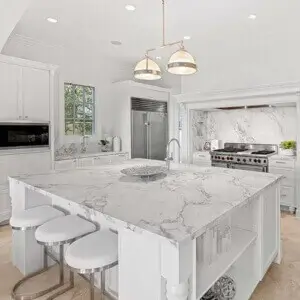 Stone fabrication process – cutting and polishing marble, granite, and quartz slabs for countertops