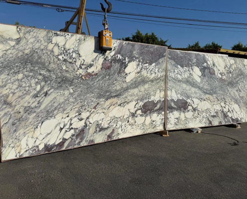 Calacatta Capraia – White marble with bold gray and taupe veining, known for its high contrast and dynamic movement.