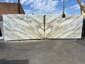 Calacatta Borghini – Iconic Italian marble with creamy white background and dramatic gold and gray veining; a designer favorite.