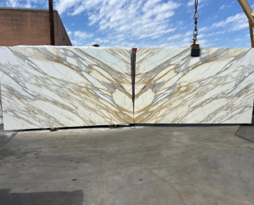 Calacatta Borghini – Iconic Italian marble with creamy white background and dramatic gold and gray veining; a designer favorite.
