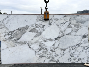 Calacatta Vagli Oro – Premium marble with a soft ivory tone and warm gold veining; sophisticated and luminous.