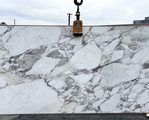 Calacatta Vagli Oro – Premium marble with a soft ivory tone and warm gold veining; sophisticated and luminous.