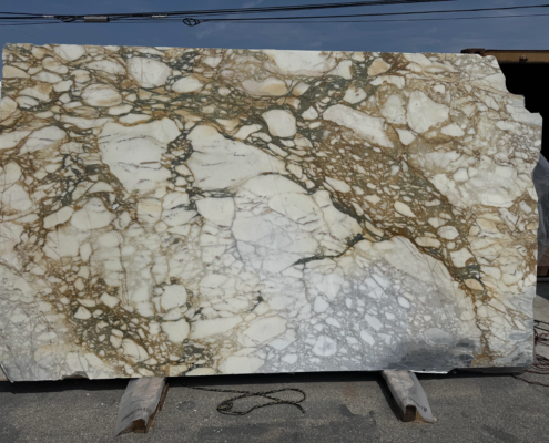Calacatta Monet Antico – Artistic marble with flowing gray and violet tones; elegant and full of natural character.