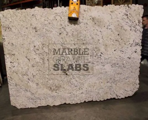 Delicatus Creme Granite Slab – cream granite with brown and black accents