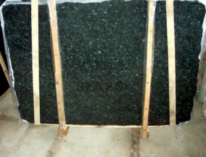 Peacock Green Granite Slab – deep green granite with iridescent mineral highlights
